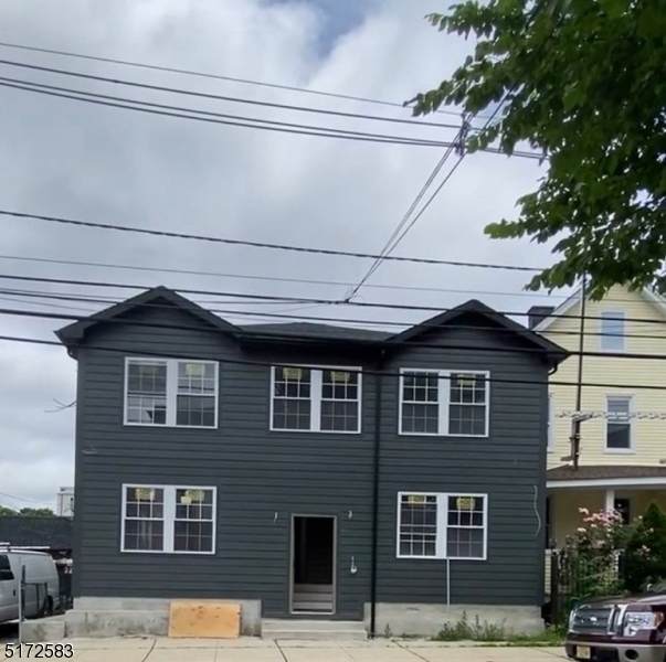 335 Henry St - Photo 1