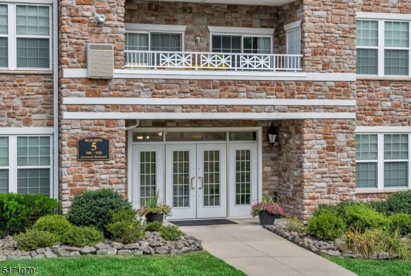 5409 Sanctuary Blvd - Photo 1