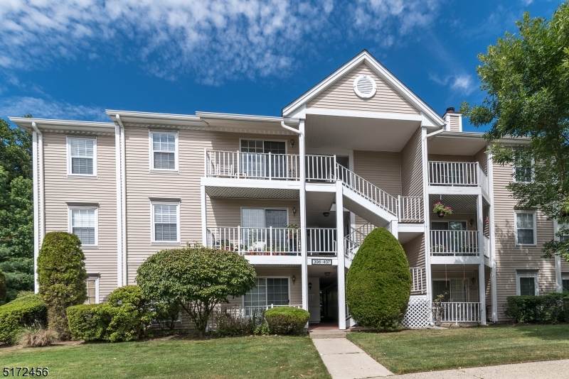 401 Poets Way - Photo 1