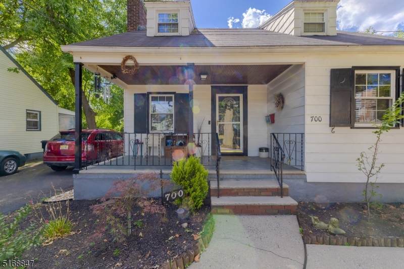 700 Hillside Ave - Photo 1