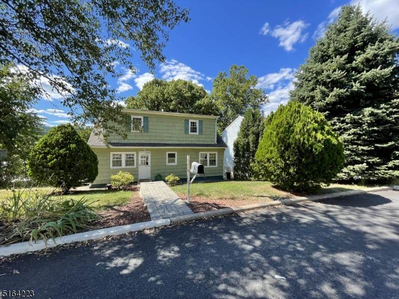 14 Garden Ave - Photo 1