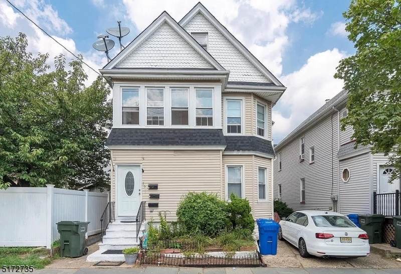 76 Union Ave - Photo 1