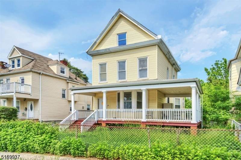 195 Park Ave - Photo 1
