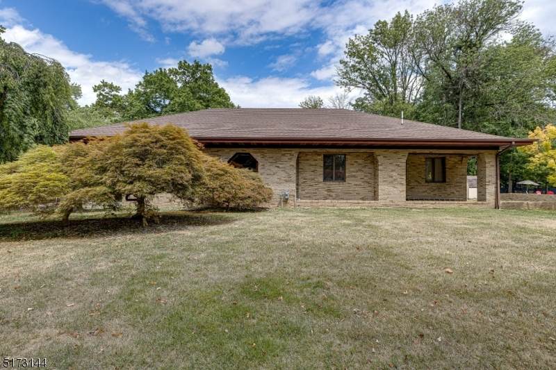 144 Jefferson Ave - Photo 1
