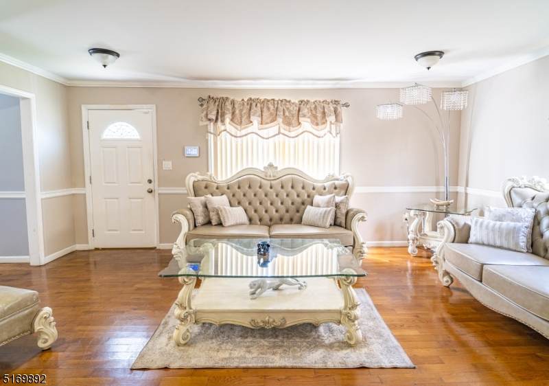 11 Drakes Ln - Photo 1