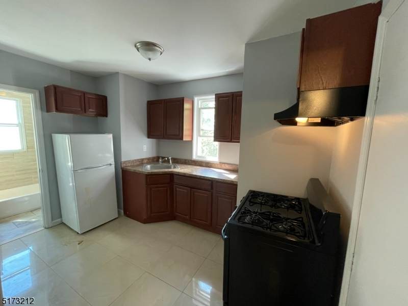 95 Alexander St - Photo 1