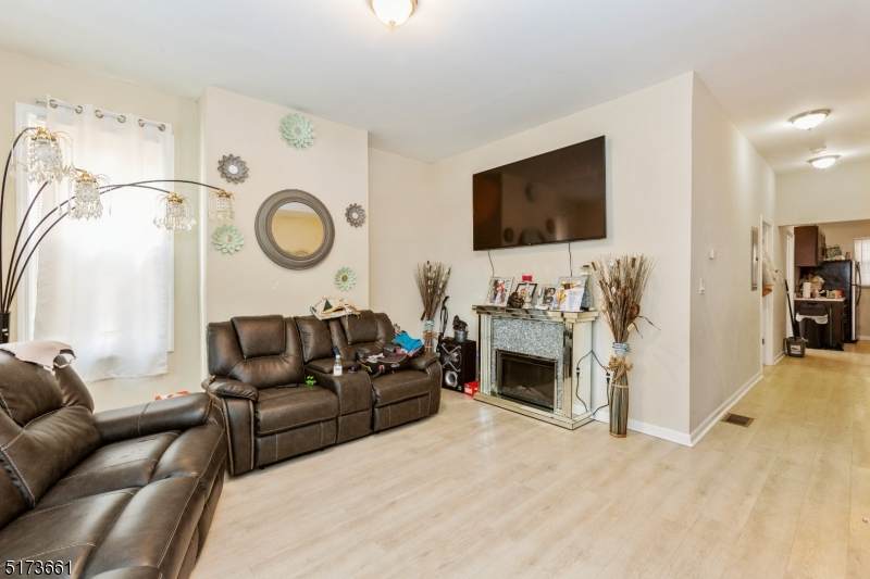 94 Cutler St - Photo 1