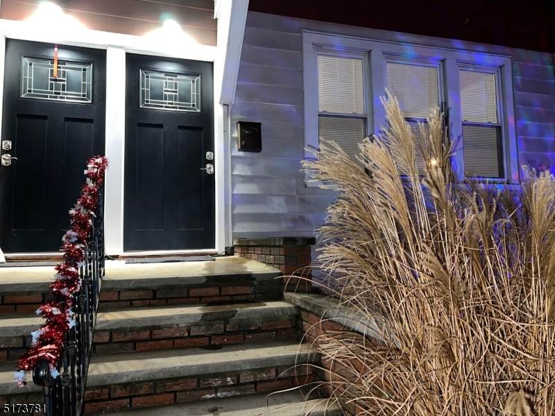 633 Maple Ave - Photo 1