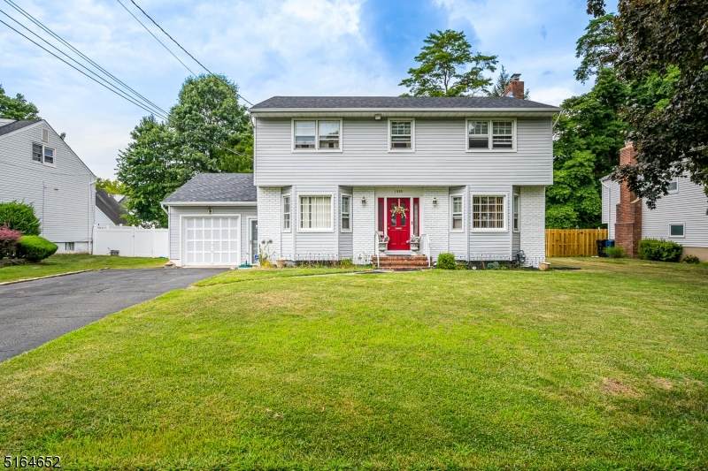 1080 Allenwood Dr - Photo 1