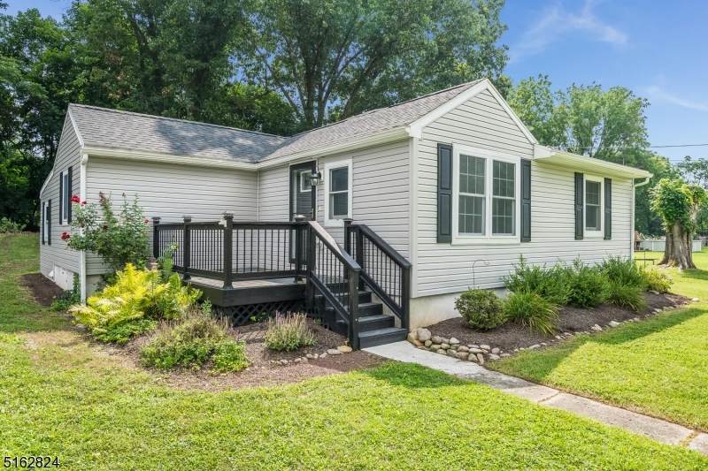 10 Manor Rd - Photo 1