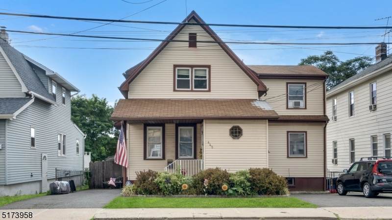 445 Riverside Ave - Photo 1