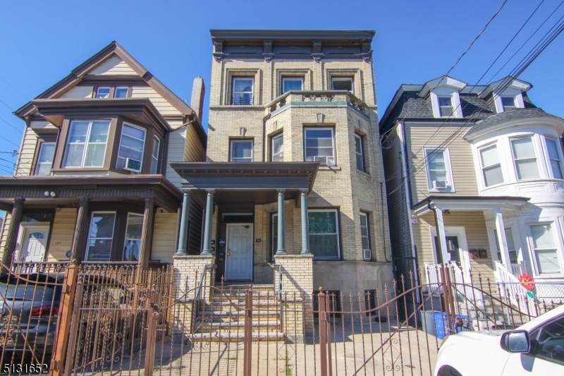 103 3Rd Ave - Photo 1