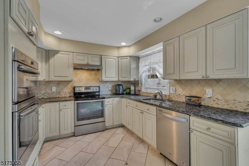 145 Tyler Dr - Photo 1
