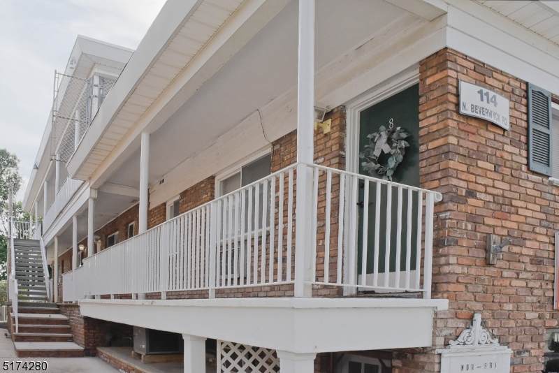 114 N Beverwyck - Photo 1