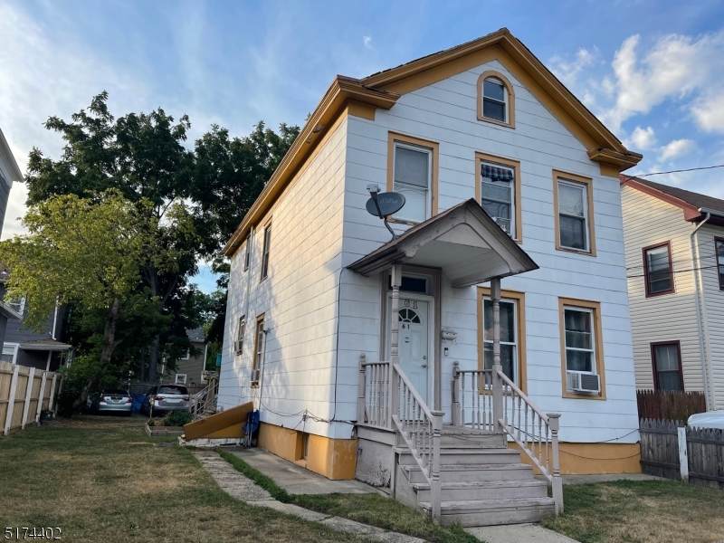 61 Manning Ave - Photo 1