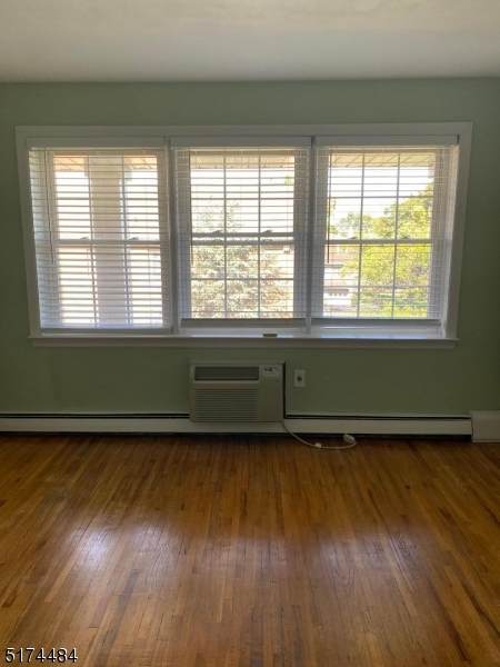 605 Grove St - Photo 1