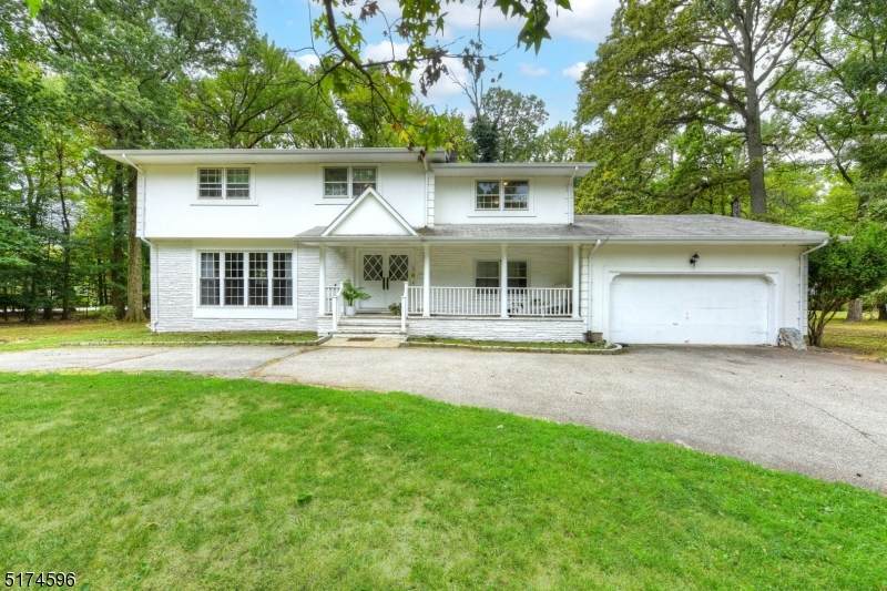 120 Sherwood Rd - Photo 1
