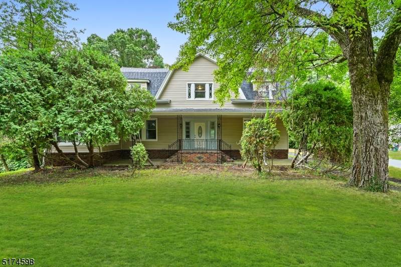 400 Grove St - Photo 1