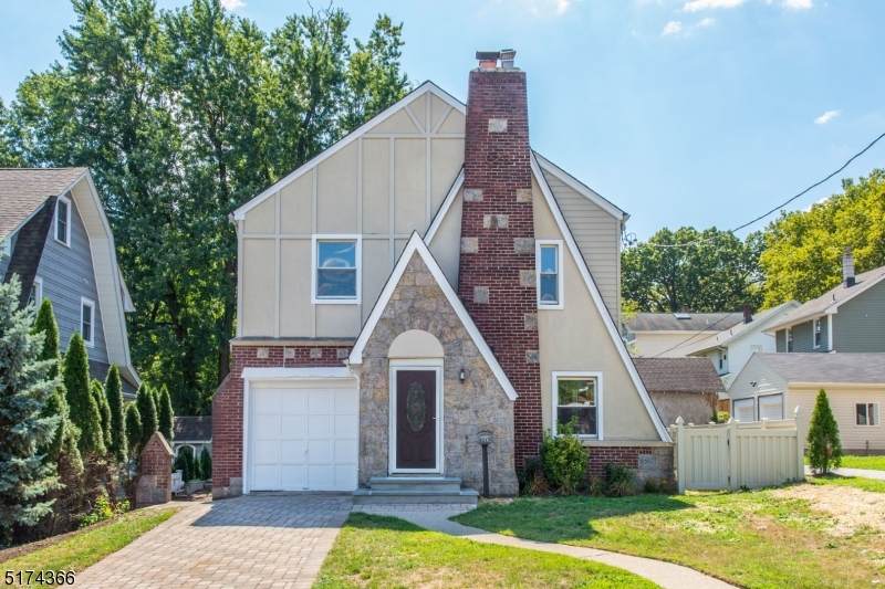 140 E Pierrepont Ave - Photo 1