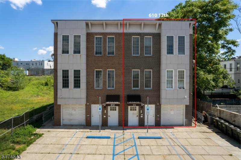 610 12Th St - Photo 1