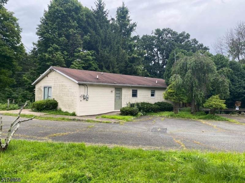 1218 Sussex Tpke - Photo 1