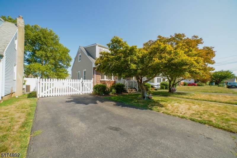 131 Mineola Pl - Photo 1
