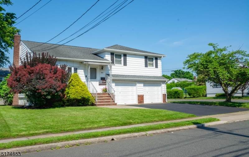 928 Douglas Ter - Photo 1