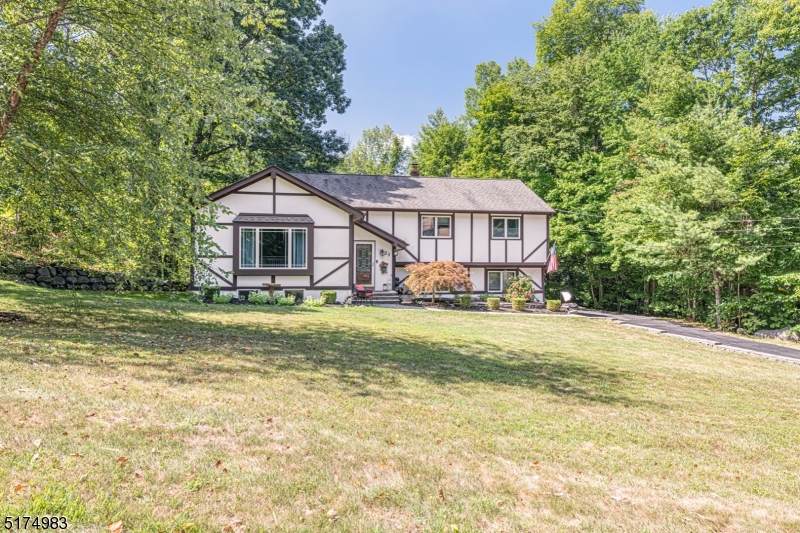 23 Camelot Dr - Photo 1