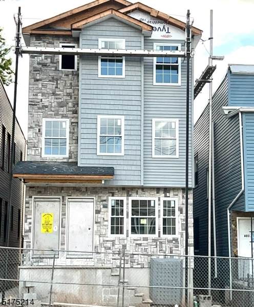 601 15th Ave - Photo 1