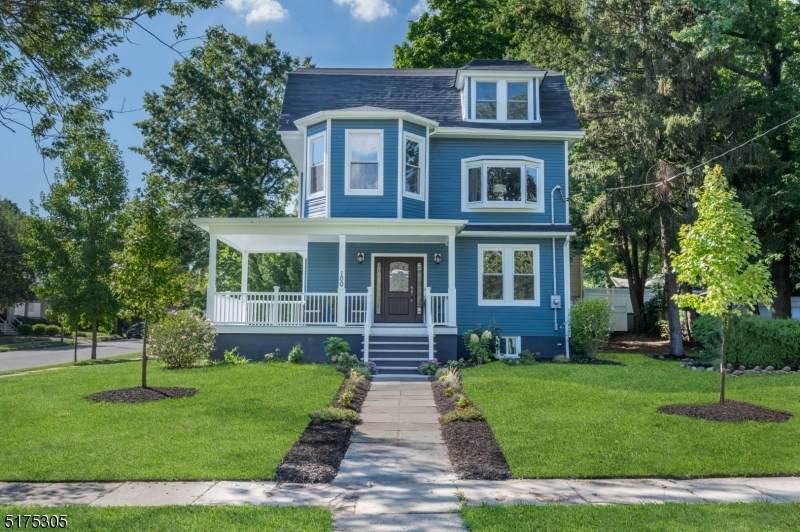 100 Willowdale Ave - Photo 1