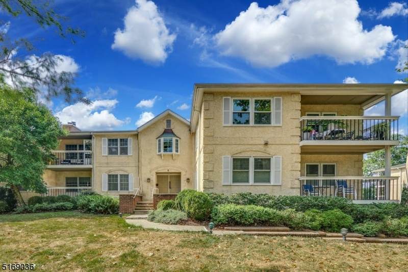 5 Heritage Dr - Photo 1