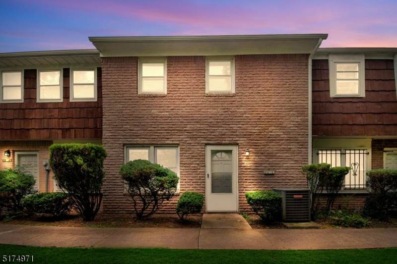 614 W 8Th St - Photo 1