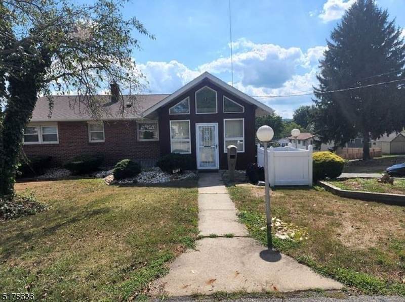 1072 Grand St - Photo 1