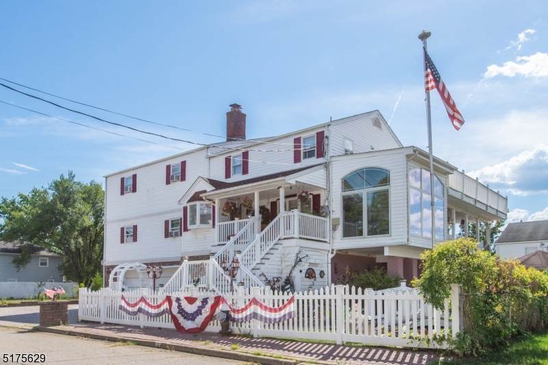 119 William St - Photo 1