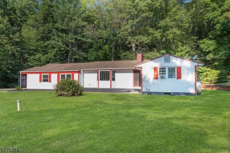 26 Newton Ave - Photo 1
