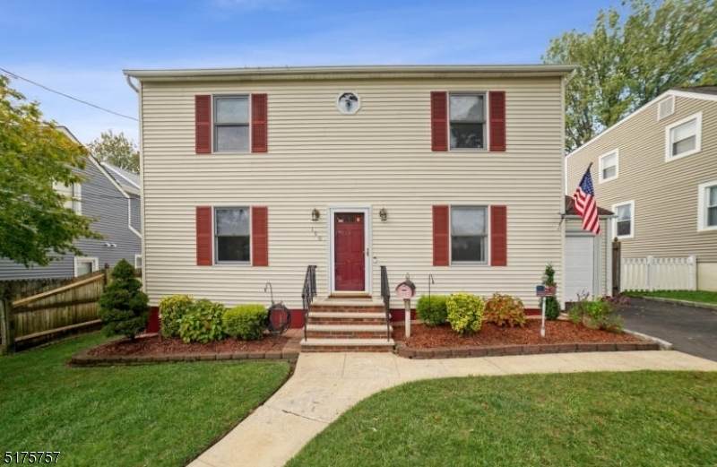 190 Linden Ave - Photo 1