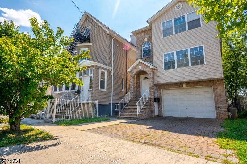 1070 Lafayette St - Photo 1