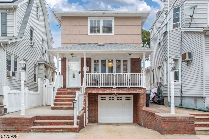 129 Dukes St - Photo 1