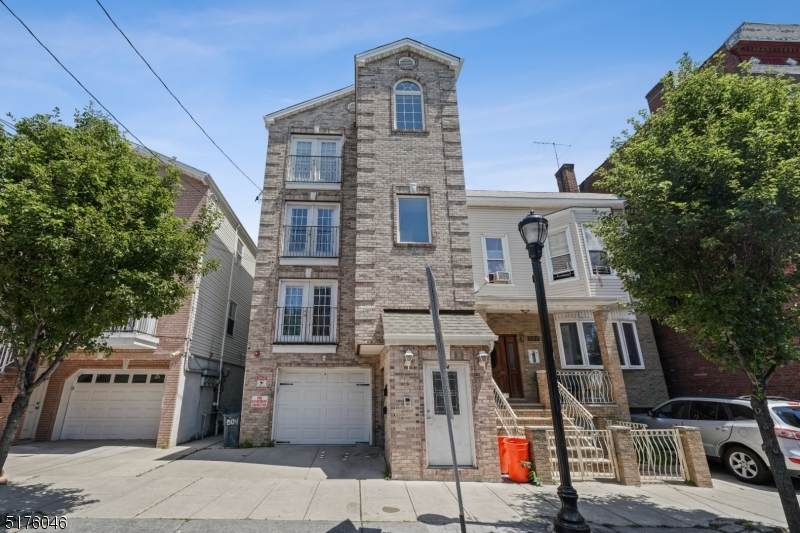 304 49Th St - Photo 1