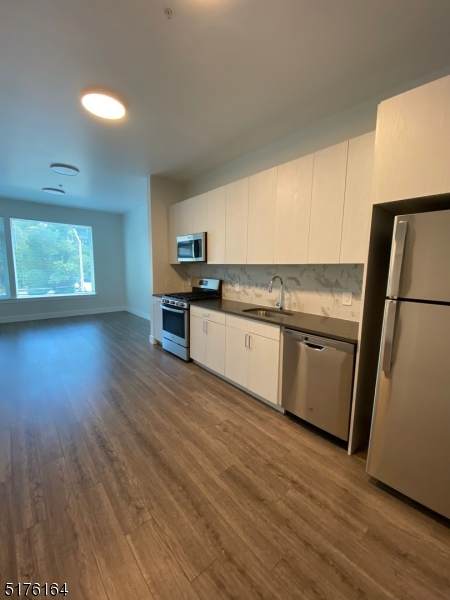 475 William St - Photo 1