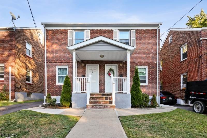22 Dupont Pl - Photo 1