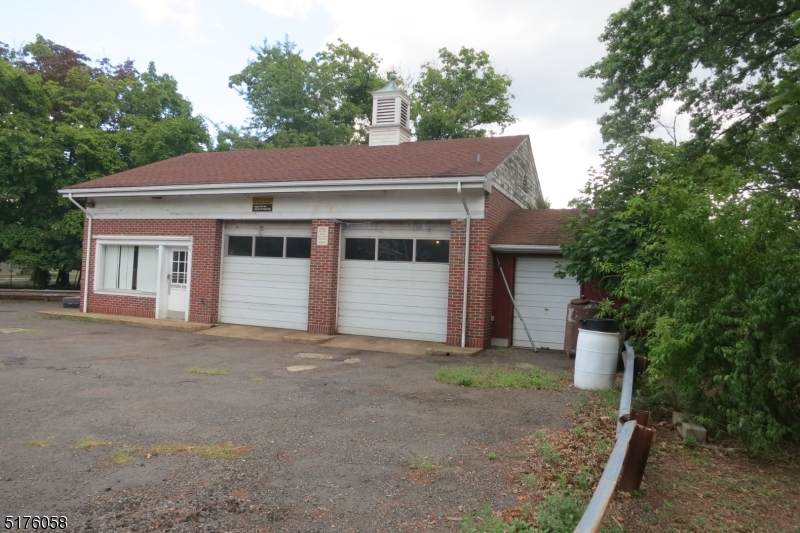 302 Union Ave - Photo 1