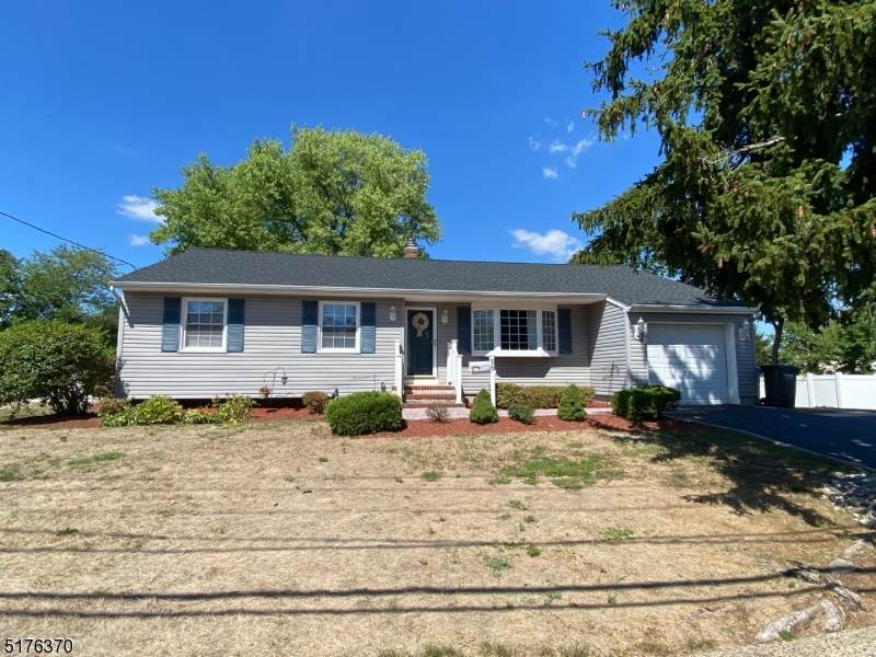 16 Bloomfield Ave - Photo 1