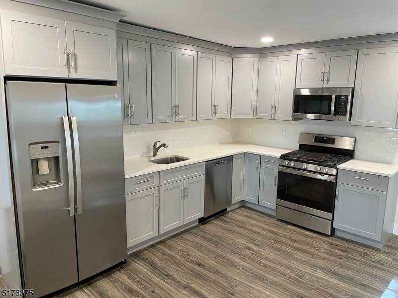 227 William St - Photo 1