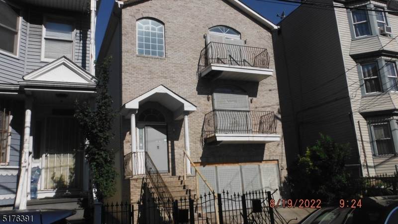 114 2Nd St - Photo 1