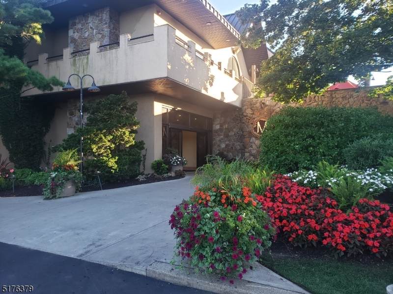 2 Chamonix Dr Unit 334 - Photo 1