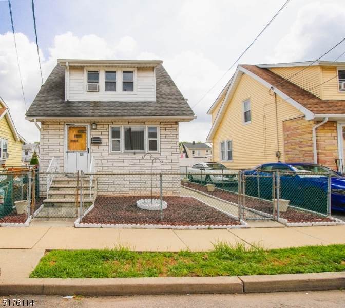 220 Ralph St - Photo 1