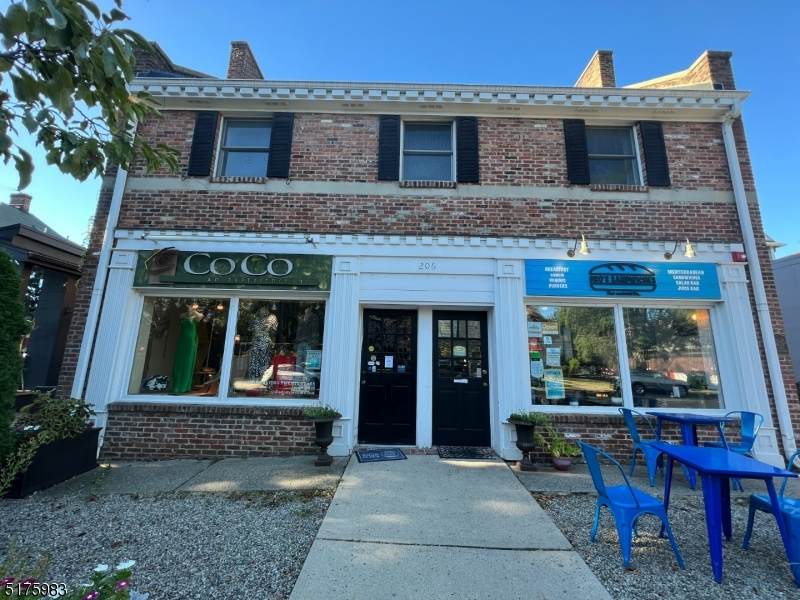 206 Bellevue Ave - Photo 1