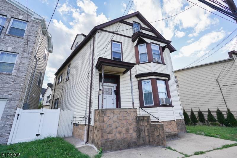 910 3Rd - Photo 1