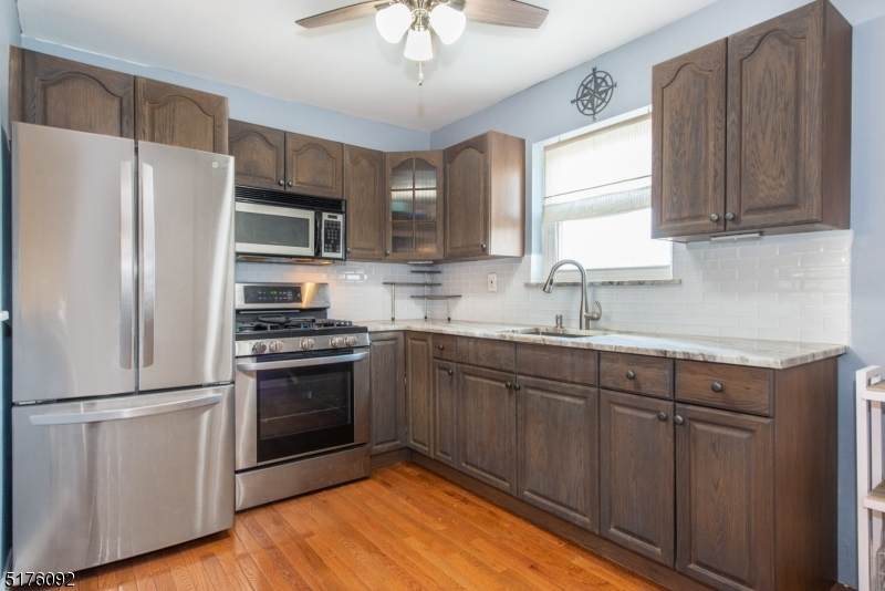 39 Broadway - Photo 1